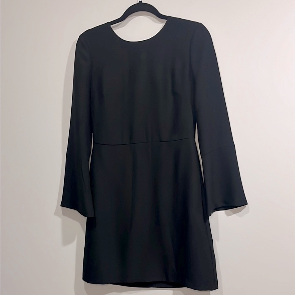 Banana Republic Black tie back Dress Bow and bell sleeves and pockets size 4